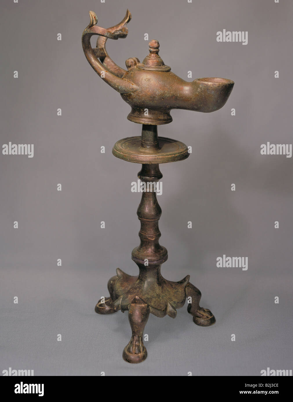 Brass metal lamp -Fotos und -Bildmaterial in hoher Auflösung – Alamy