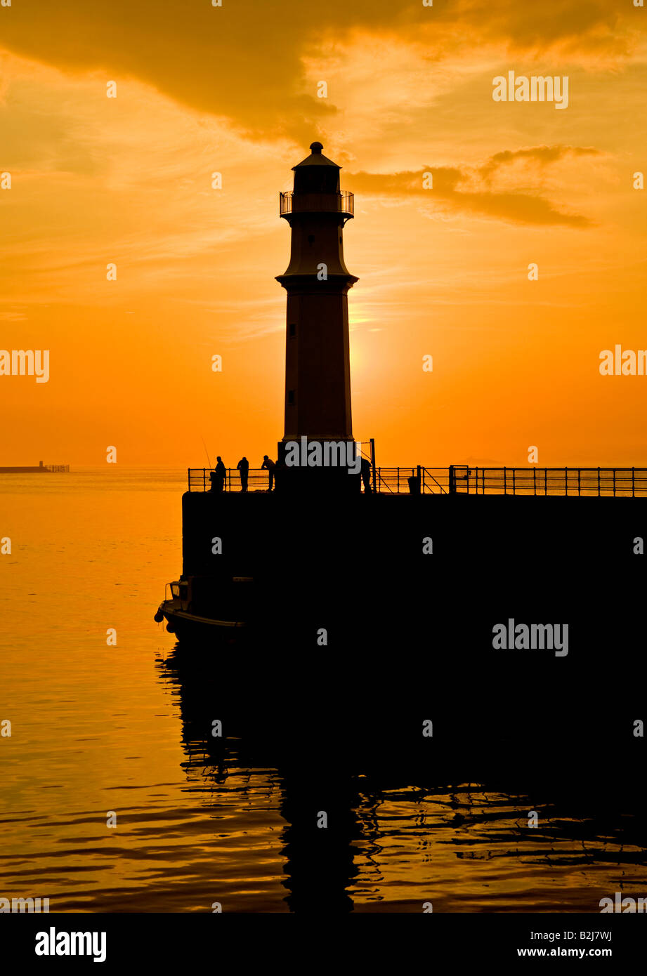 Silhouette von Newhaven Leuchtturm in der Abenddämmerung Leith Edinburgh Schottland UK Europe Stockfoto