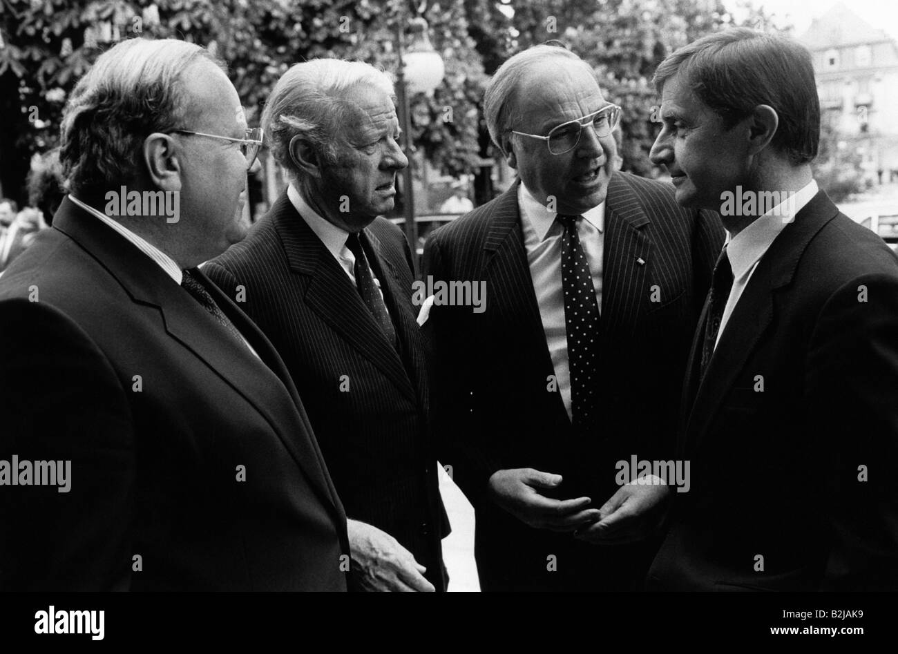 Amerongen, Otto Wolff von, 6.8.1918 - 8.3.2007, deutscher industrieller / Geschäftsmann, halbe Länge, mit Martin Bangemann, Helmut Kohl und Franz Schoser, auf der Veranstaltung "125 Jahre DIHT", Heidelberg, Deutschland, 14.5.1986, Stockfoto