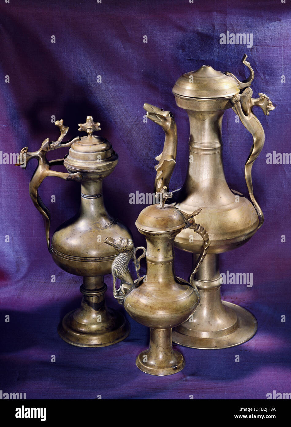 Haushalt Gefasse Ewers Messing Gegossen Hohe 24 40 Cm Deutschland Ende Des 15 Jahrhunderts Bayerisches Nationalmuseum Munchen Aiguiere Kanalisation Wasser Bildende Kunste Gefass Handarbeit Handwerk Lowe Fabelwesen Tiere Mittelalter