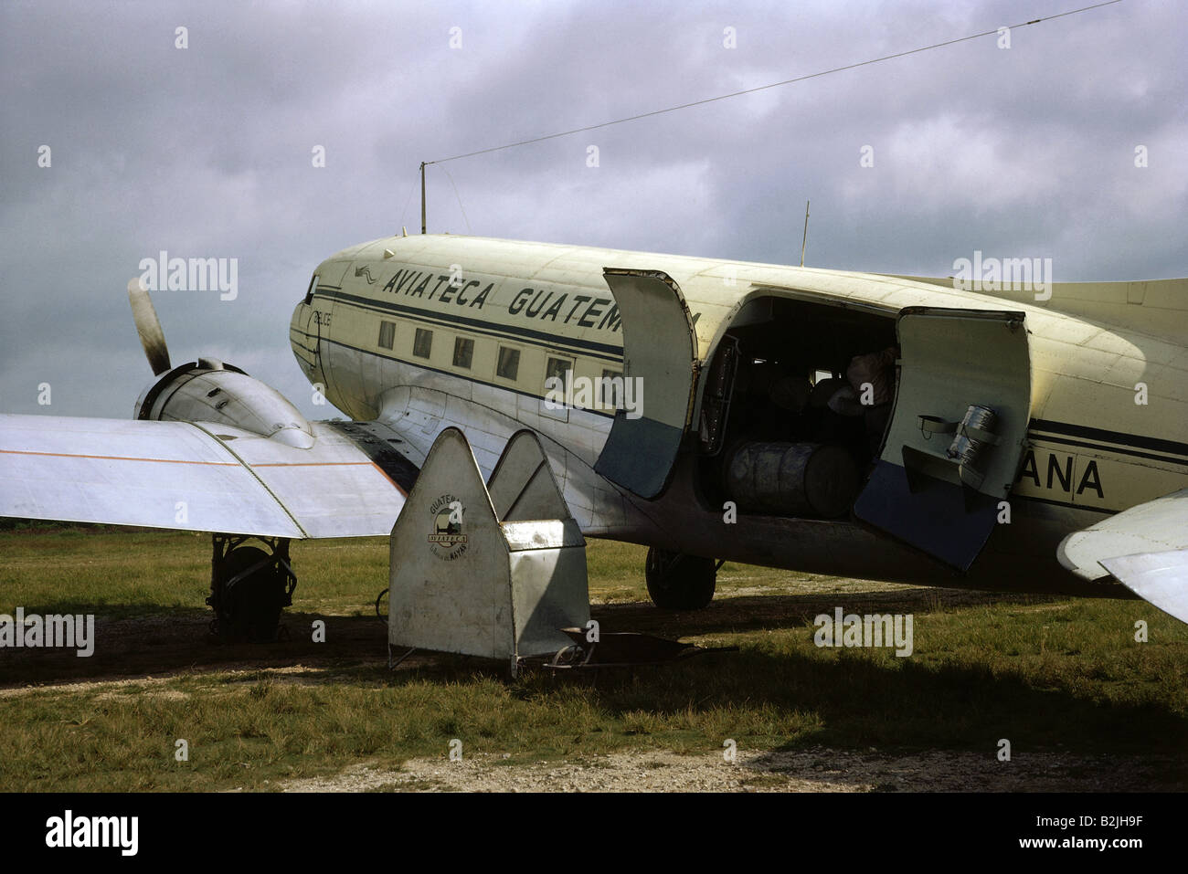 Geografie/Reisen, Guatemala, Transport/Transport, Flugverkehr, Flugzeug der Aviateca Guatemala, Flores, 1964, Stockfoto