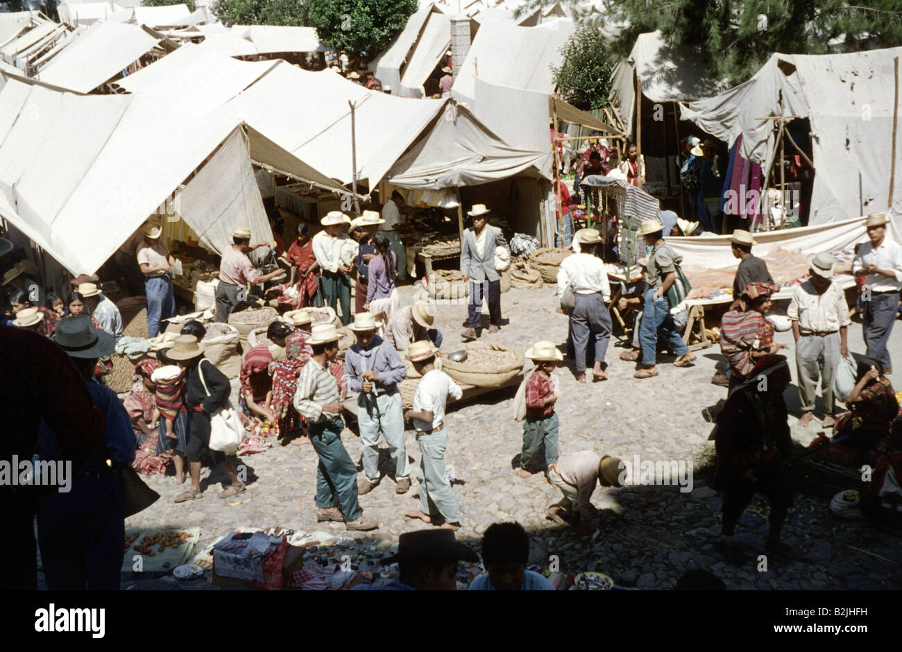 Geografie/Reisen, Guatemala, Markt mit einheimischen Menschen, Chichicastenango, 1964, Stockfoto