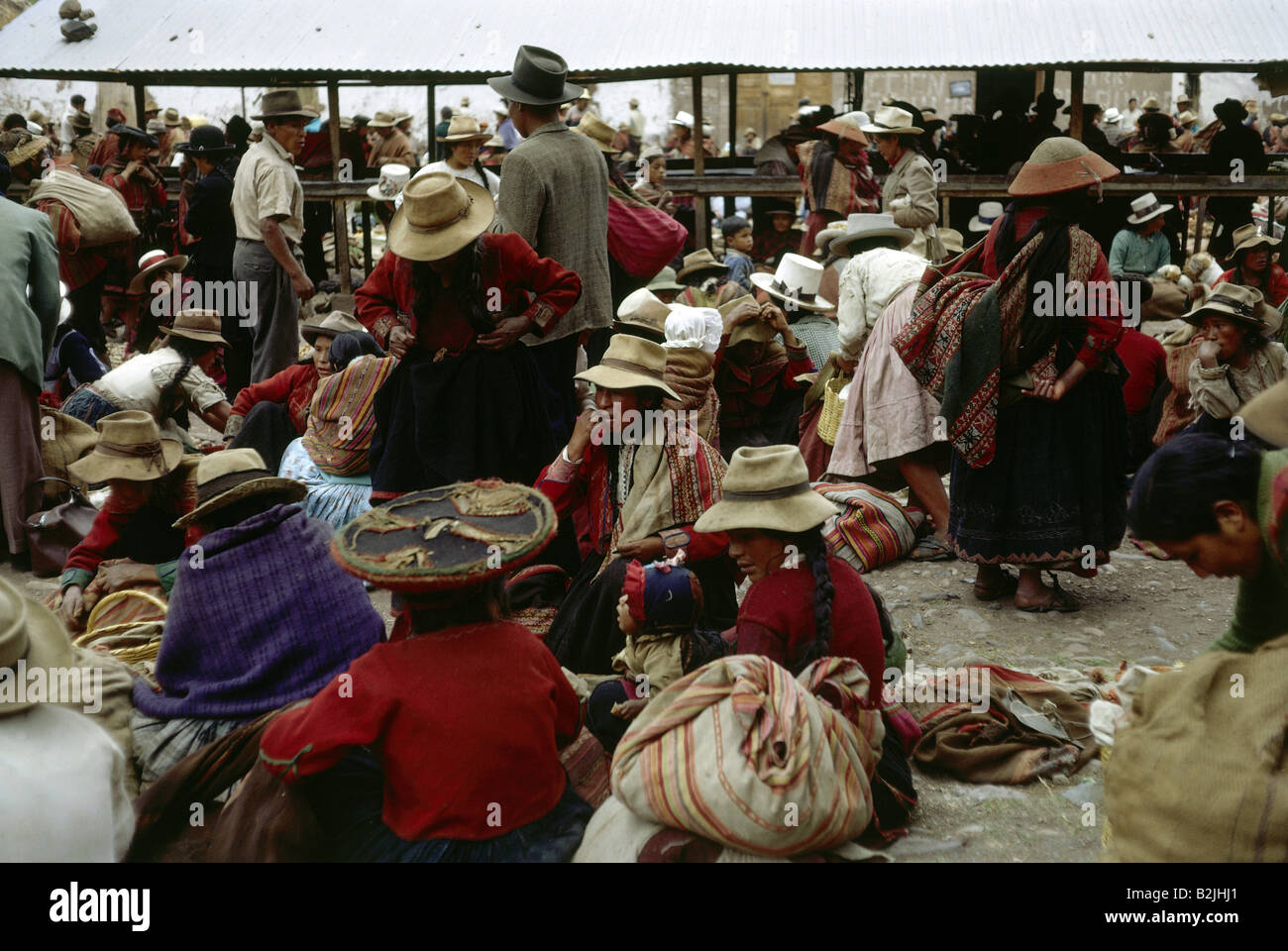 Geographie/Reise, Peru, Pisac, Straßenszenen, Ureinwohner, auf dem indischen Markt, 1964, Stockfoto