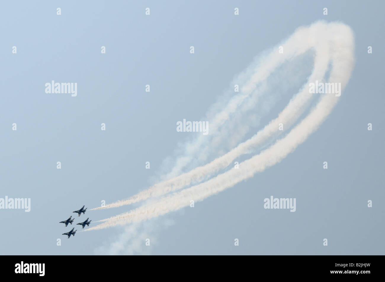 Die uns Air Force Thunderbirds Air Demonstration Squadron Thunderbirds USAF F-16 Jets setzen auf einer Ausstellung in Rochester, NY. USA. Stockfoto