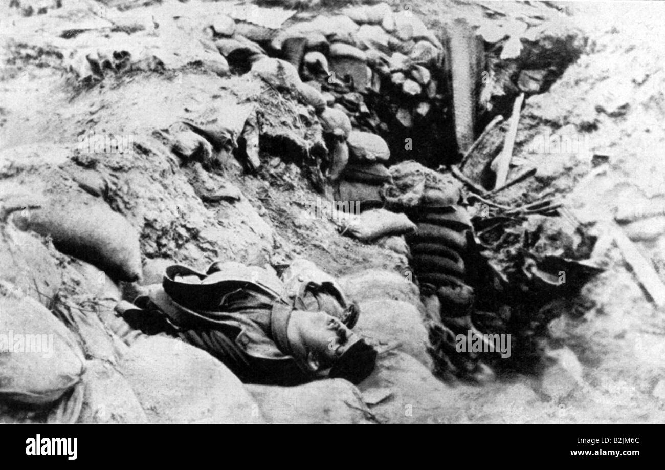 Ereignisse, Erster Weltkrieg/erster Weltkrieg, Westfront, blockierten den deutschen Graben nach einem Treffer durch eine 30-cm-Schale in der Nähe von Arras, Frankreich, 1917, Stockfoto
