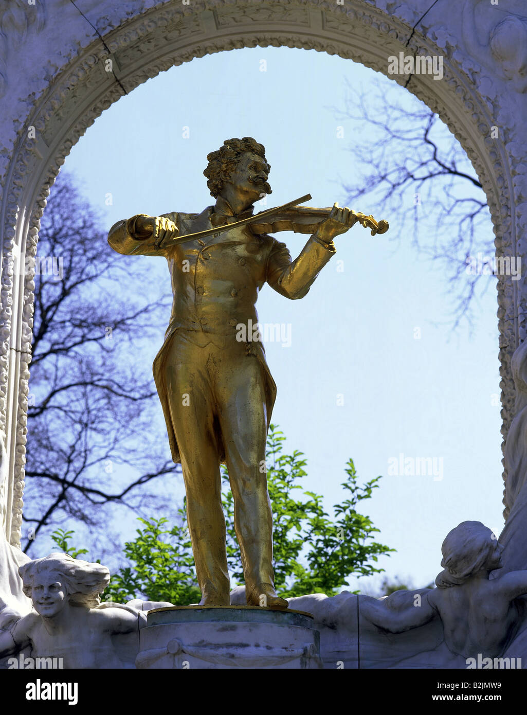 Strauß, Johann (Sohn), 25.10. 18-3.6.1899, österreichischer Komponist, Denkmal, goldene Statue, erbaut: 1921, Bildhauer: Edmund Hellmer, Stadtpark, Wien, Österreich, Stockfoto