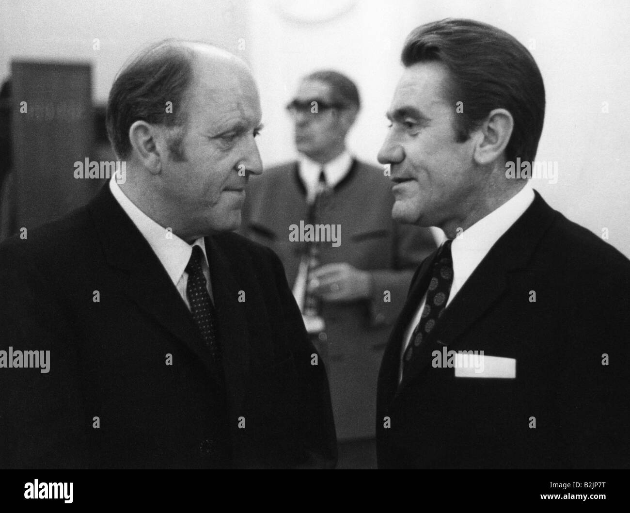 Merk, Bruno, 15.4.1922 - 12.3.2013, deutscher Politiker (CSU), Bayerischer Innenminister 5.12.1966 - 31.5.1977, mit dem Münchner Polizeipräsidenten Manfred Schreiber vom 22.11.1970, Stockfoto