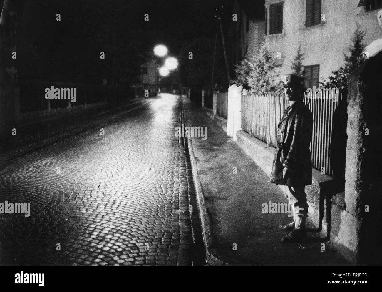 Geographie / Reisen, Italien, Politik, Südtirol, Südtirol Konflikt, Polizisten bewachen Straße, Lana ein der Etsch, Juni 1961 Stockfoto