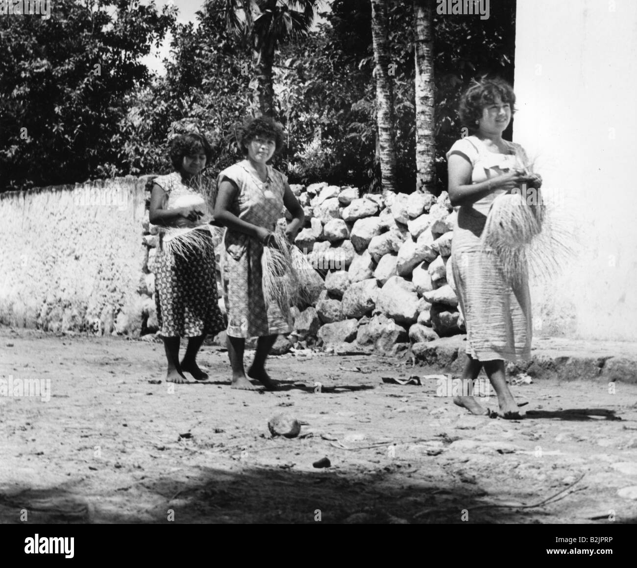 Geografie/Reisen, Mexiko, Handarbeit, Frauen aus dem Keller mit Sombrero-Hüten, 1950er Jahre, Stockfoto