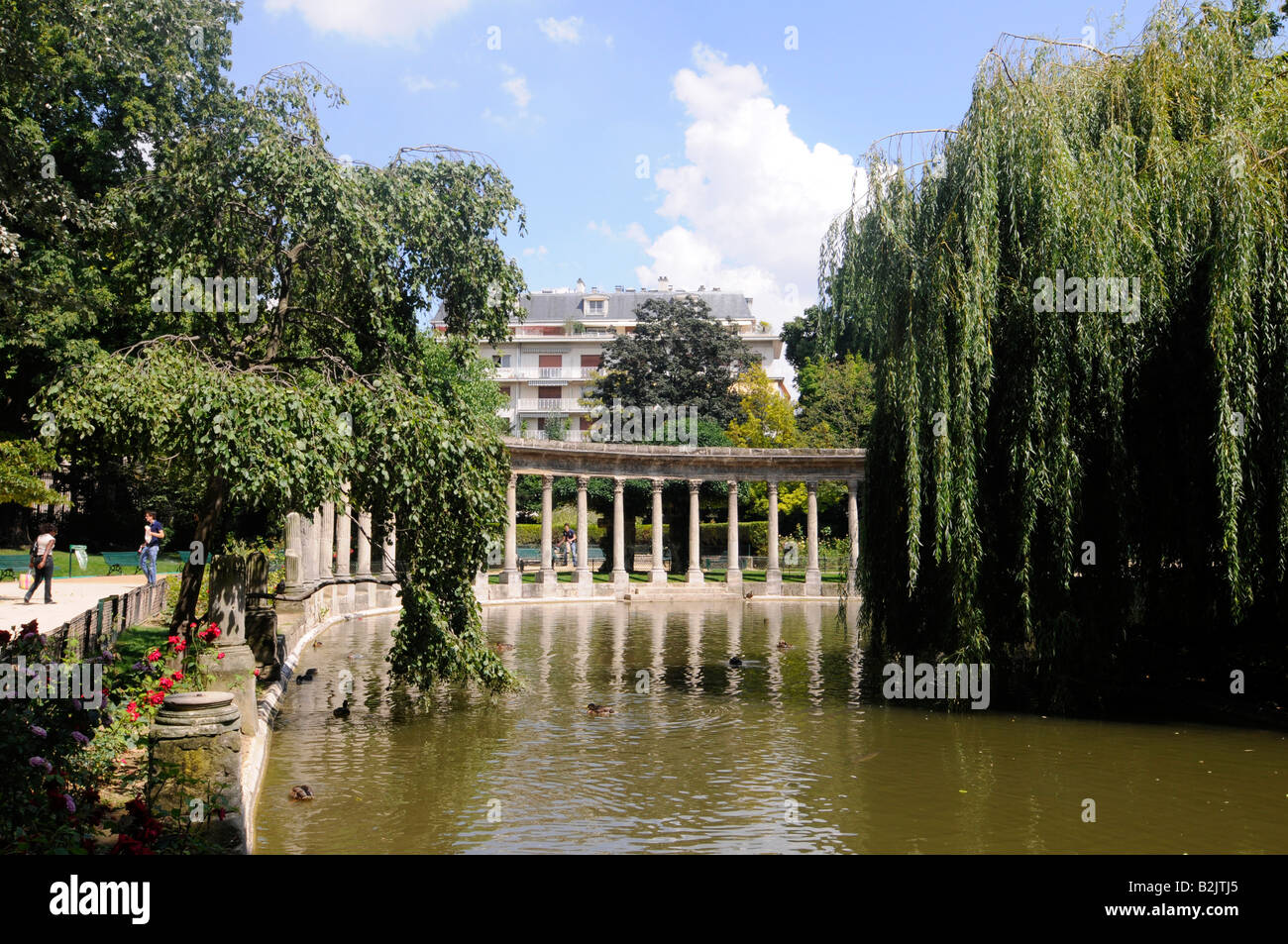 Ein Blick auf die Kolonnade in der Parc Monceau in Paris, Frankreich Stockfoto