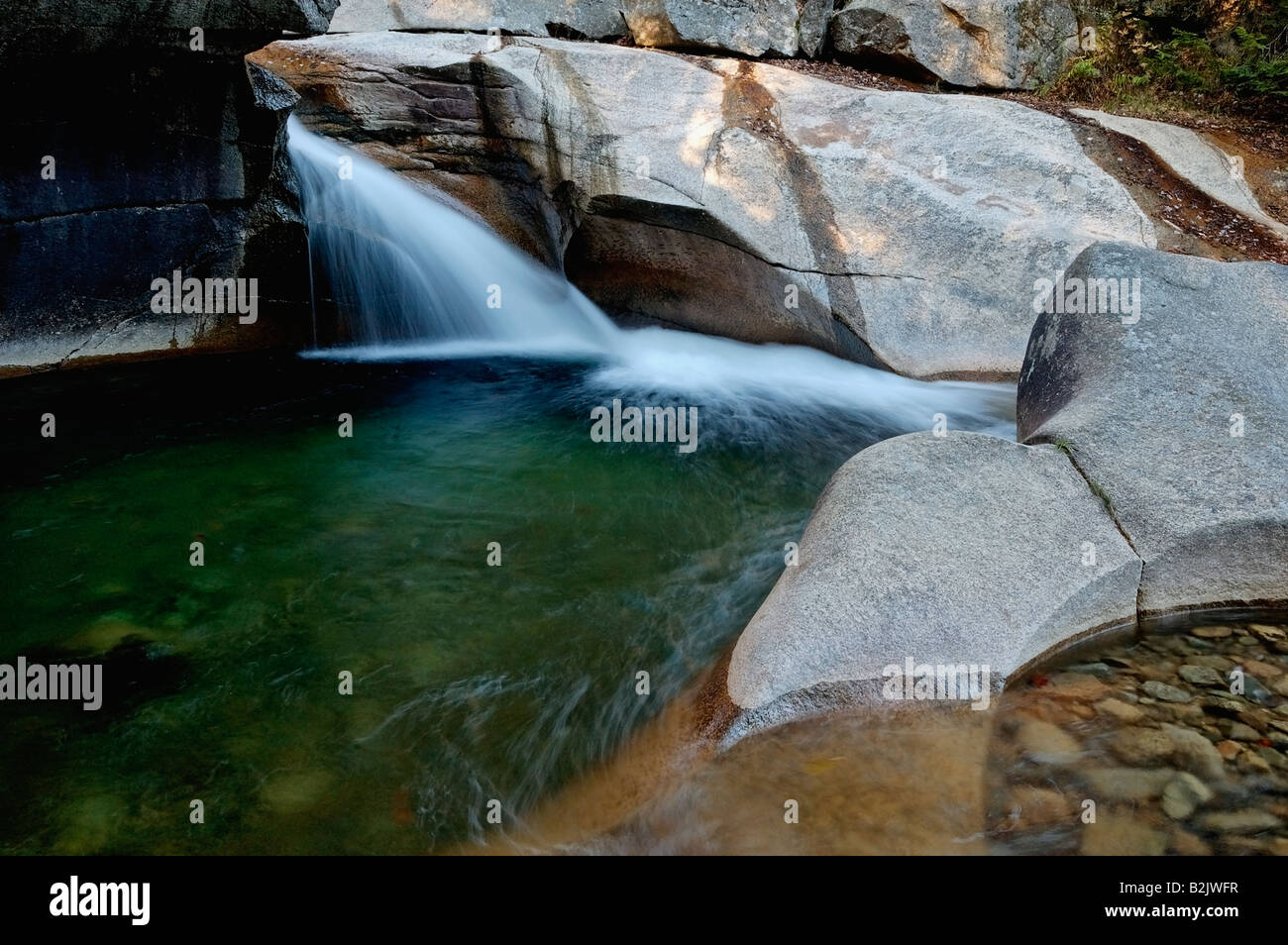 Wasserfall auf dem Pemigewasset River im Becken in Franconia Notch State Park Grafton County New Hampshire Stockfoto