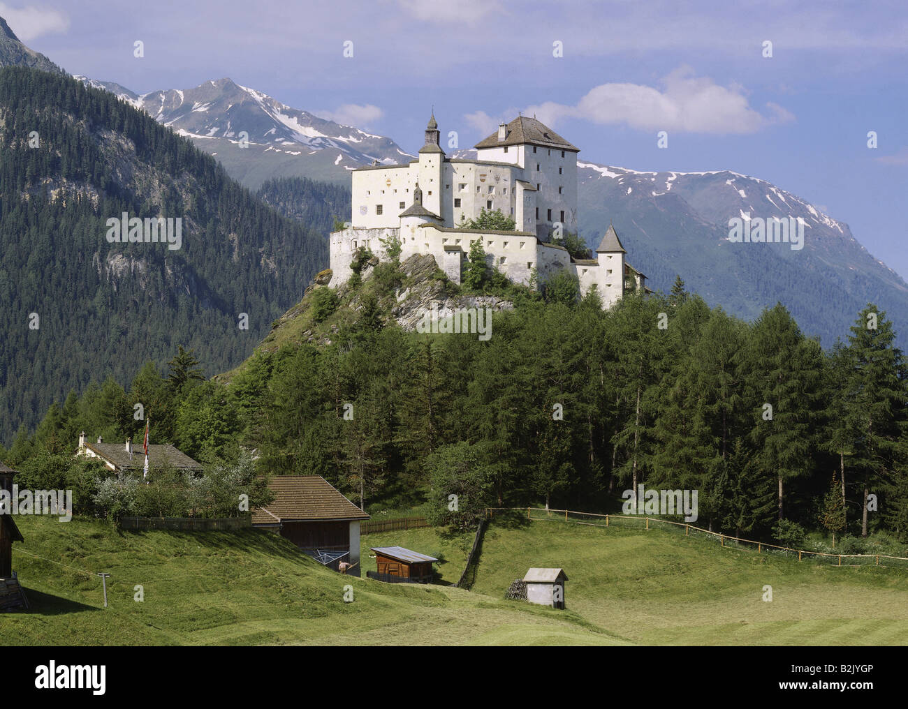 Geographie/Reisen, Schweiz, Graubünden, Tarasp, Burgen, Schloss Tarasp, 11. Jahrhundert, Außenansicht, Additional-Rights - Clearance-Info - Not-Available Stockfoto