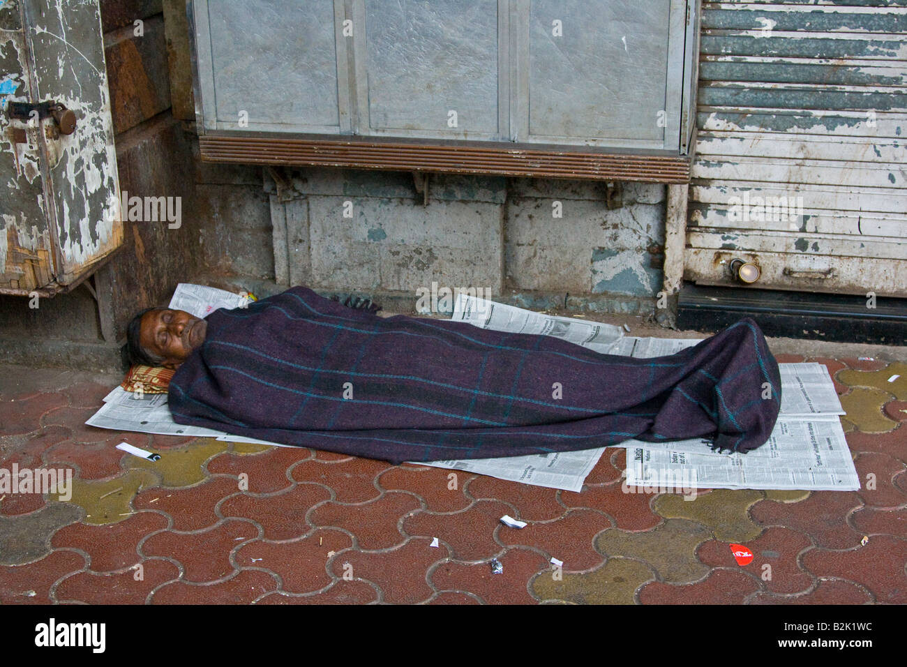 Obdachloser schlafen in den Straßen von Mumbai in Indien Stockfoto