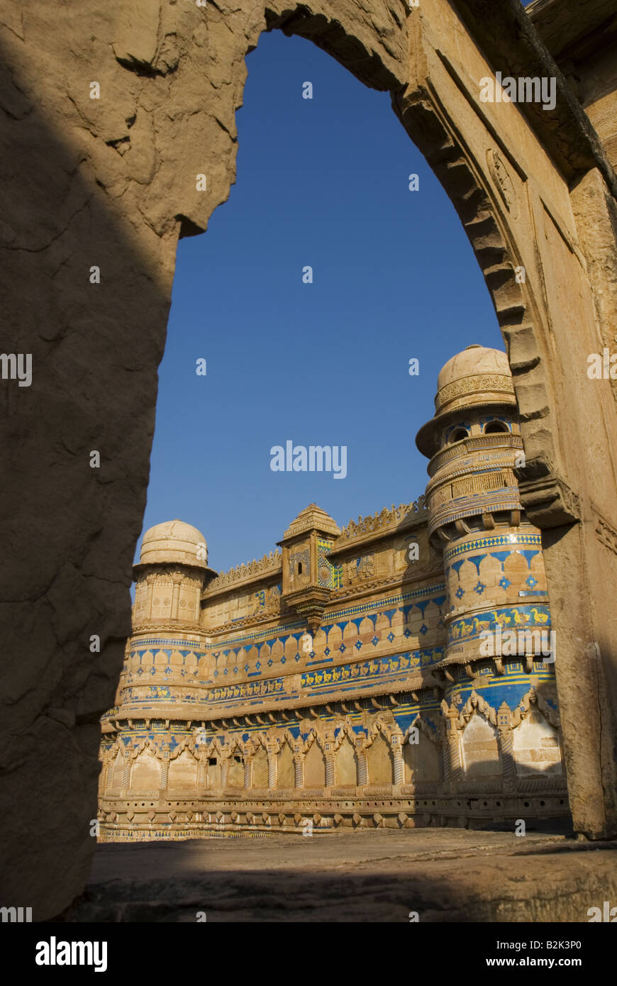 Blick auf die Bastionen der massiven Gwalior Fort. Es wurde von Raja Mann Singh von Tomar-Dynastie erbaut. Madhya Pradesh, Indien Stockfoto
