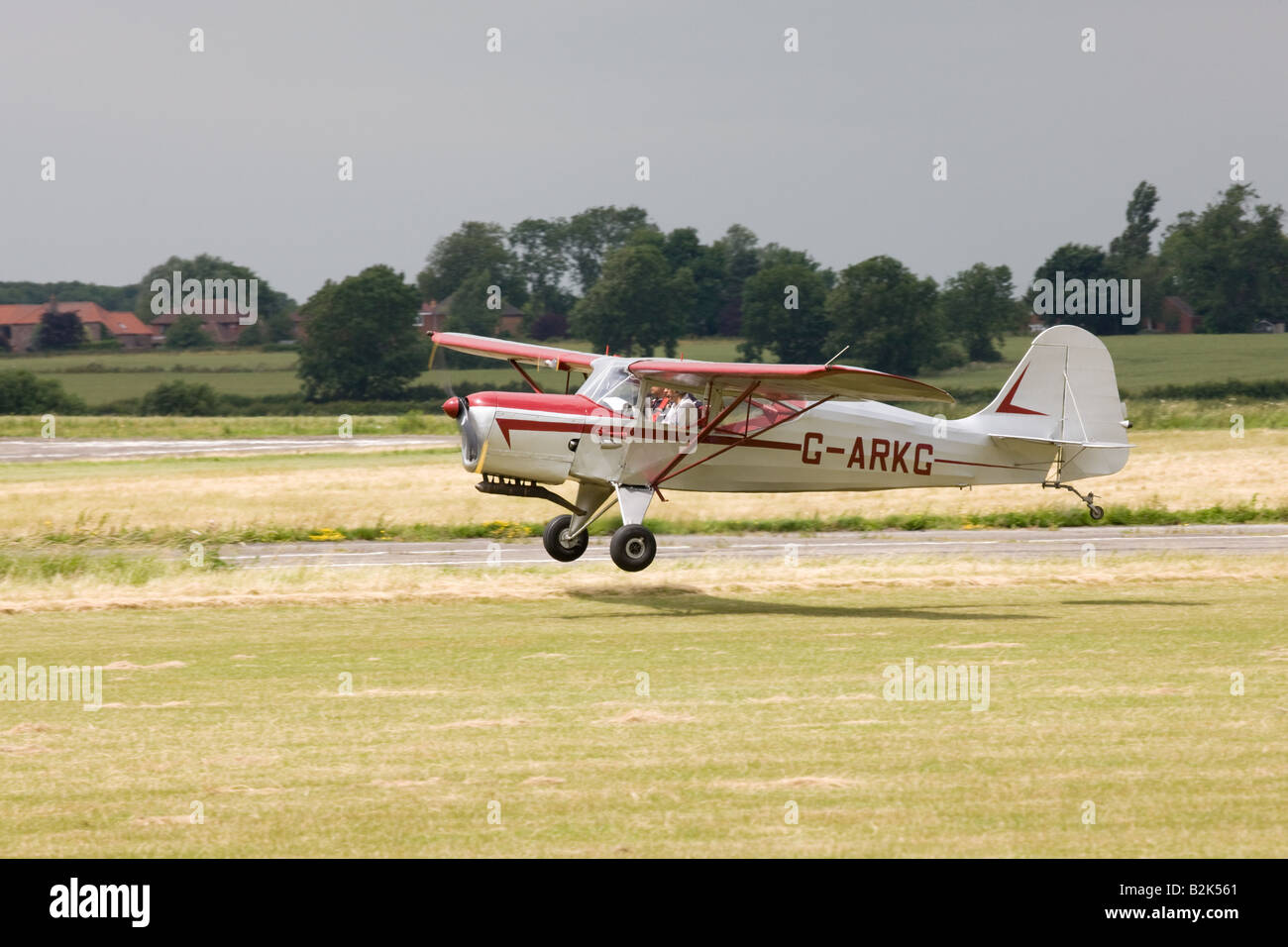 Auster J5G Cirrus Autocar G-ARKG Start vom Flugplatz Wickenby Stockfoto