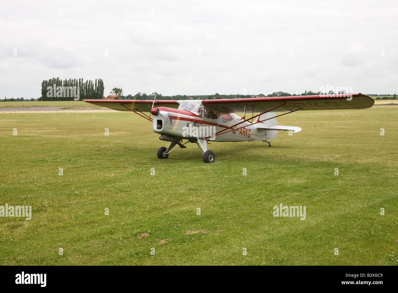 Auster J5G Cirrus Autocar G-ARKG Rollen am Wickenby Flugplatz Stockfoto