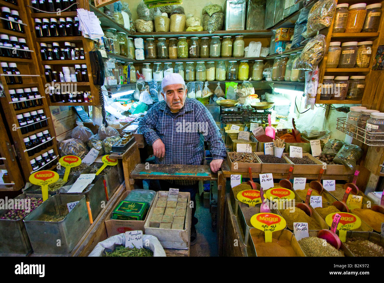 Gewürz-Anbieter in den Souk in der Altstadt von Damaskus-Syrien Stockfoto