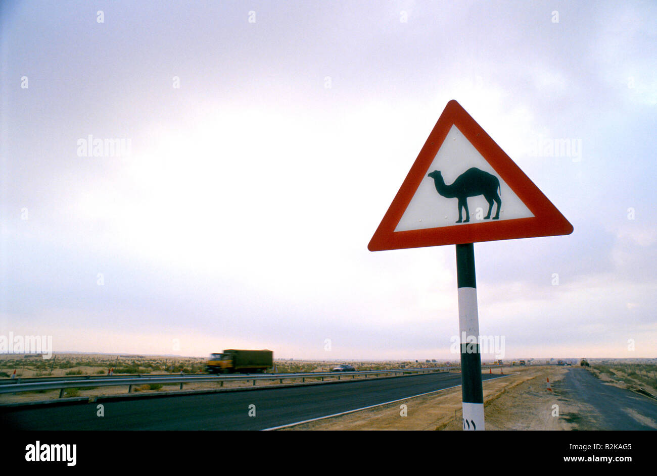 kümmern Sie sich um die Kamele Straße Zeichen Nahen Osten Stockfoto