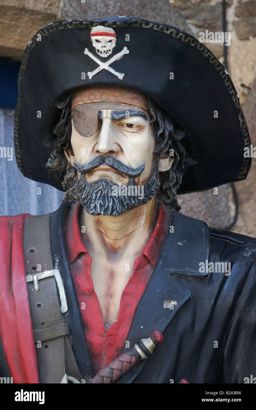 Pirate Statue mit TotenkopfHut mit Augenklappe Frankreich Stockfotografie Alamy