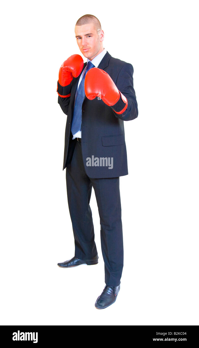 Junger Mann in Business-Suite tragen Boxhandschuhe. Stockfoto