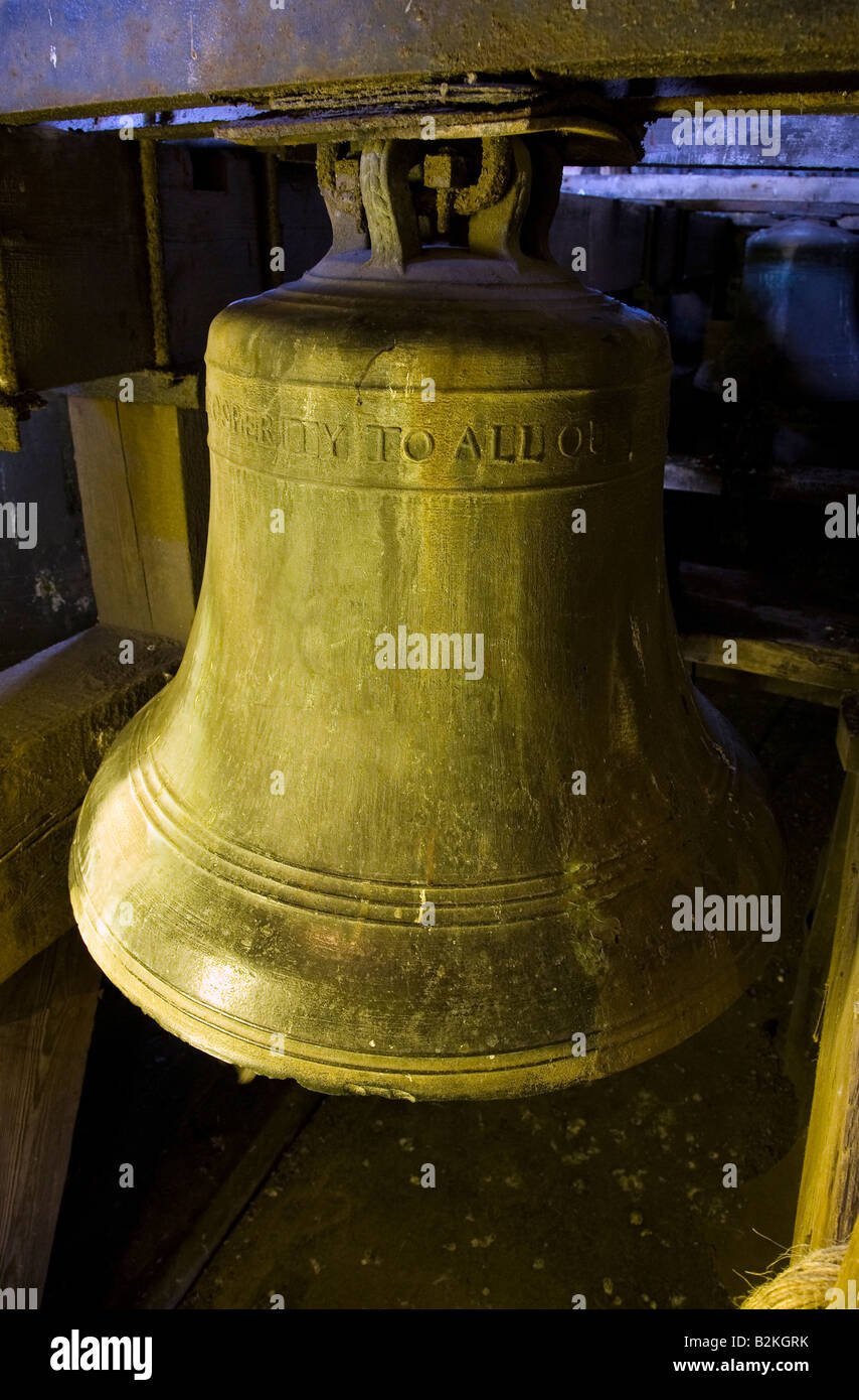 Mit Hilfe der Ellacombe Klingel Apparate, eine der acht Shandon Bells Hanging in St Anne's 18. Jahrhundert Kirche, Shandon, Cork City, Irland Stockfoto