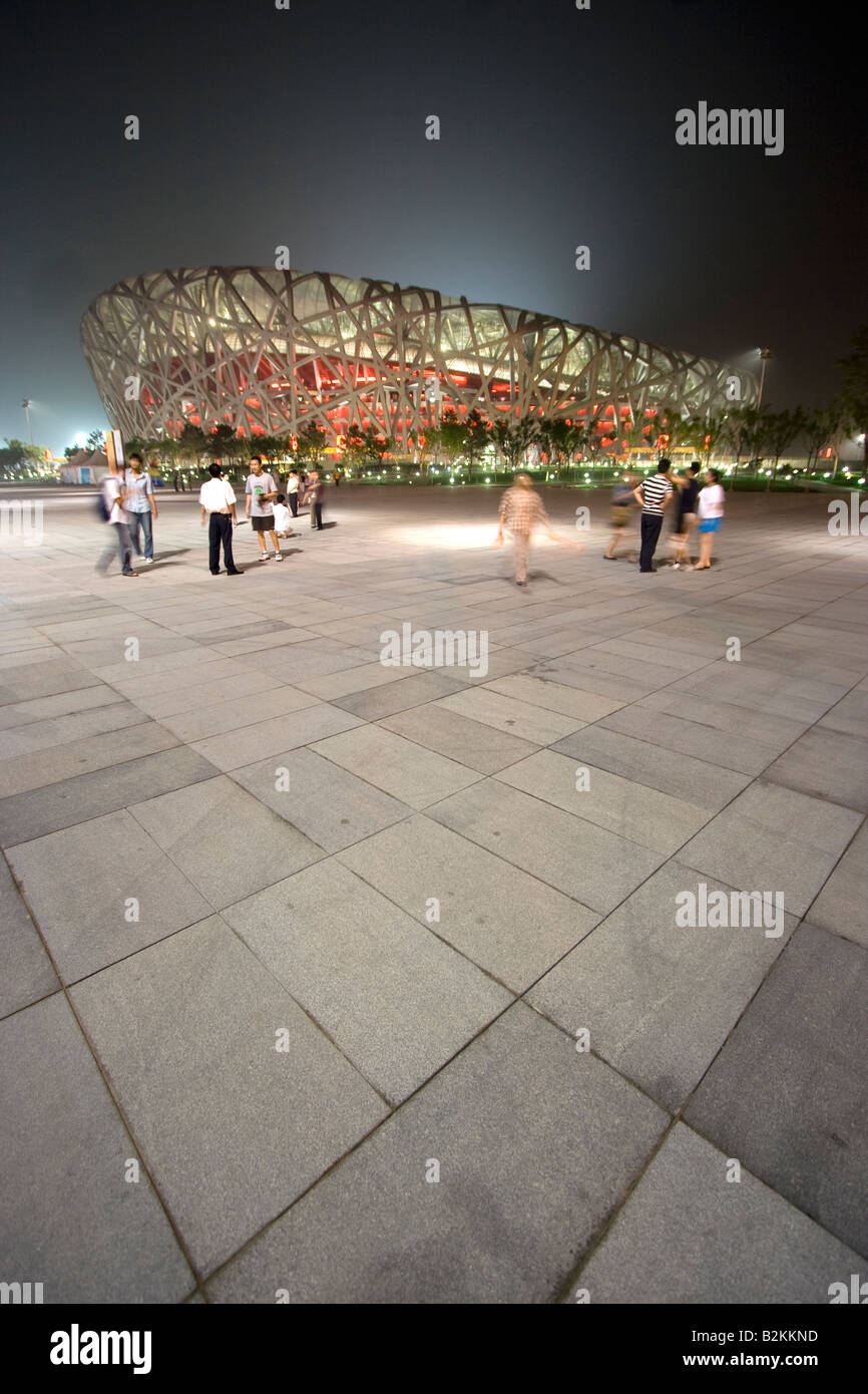 Peking, China: vertikale Ansicht von Beijing National Olympic Stadium in der Nacht. Stockfoto
