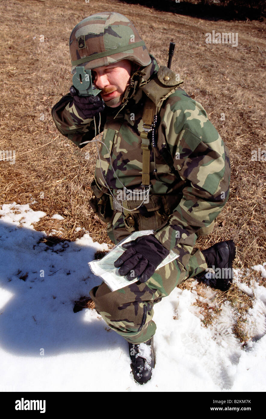 US-Soldat auf Manöver im Feld Stockfoto