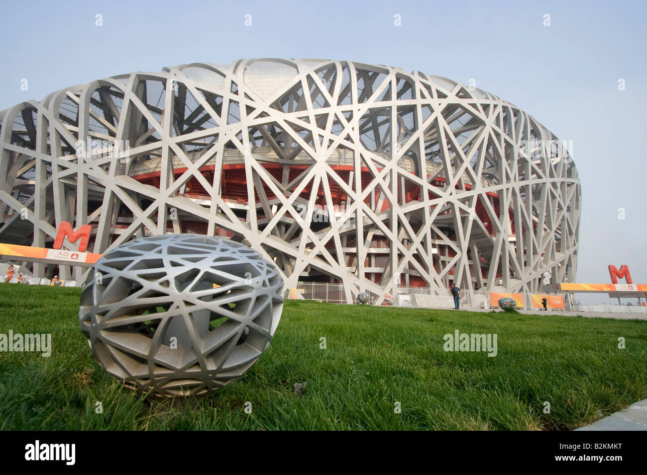 Eine Außenbeleuchtung leicht gemacht in Form des Olympiastadions. Stockfoto