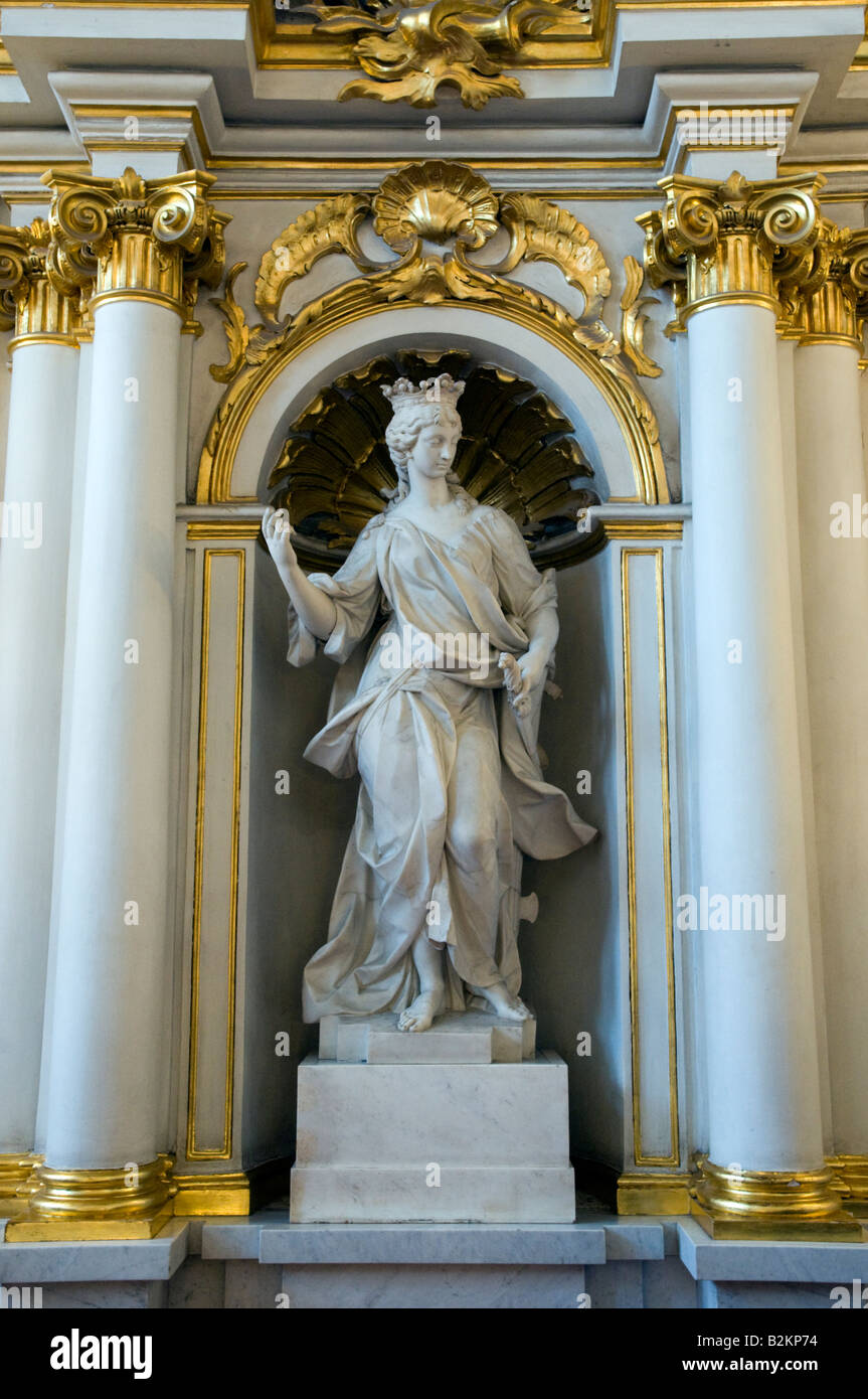 Statue auf der Jordantreppe, des Staatlichen Eremitage-Museums, St. Petersburg, Russland Stockfoto