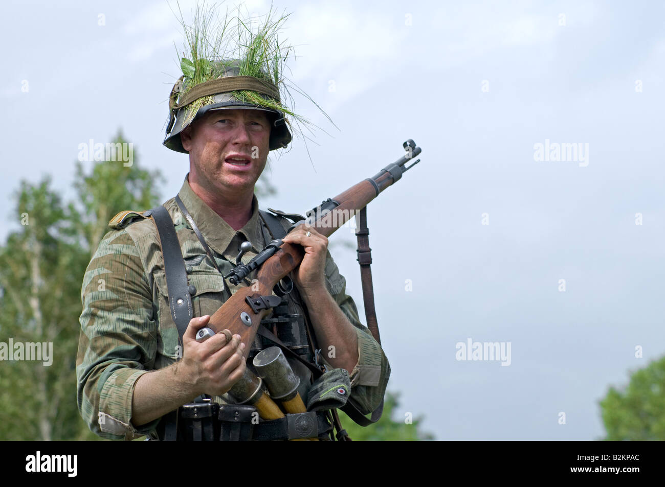 Eine deutsche Armee Unteroffizier geben ad-hoc-Ausbildung für Feld-Taktiken, um neue Truppen Stockfoto