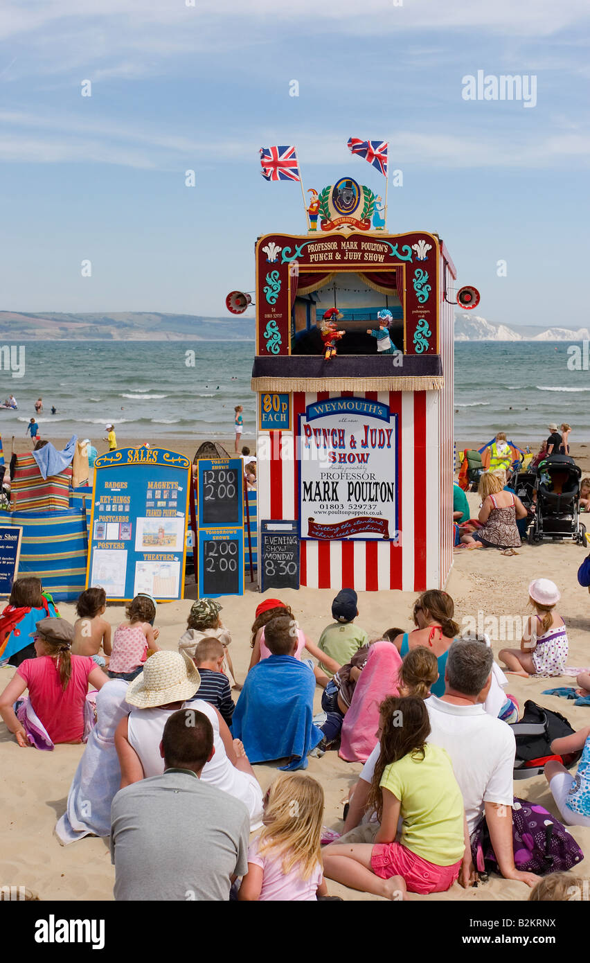 Traditionelle Meer Punch und Judy Puppet show am Strand von Weymouth im Sommer 2008 Stockfoto