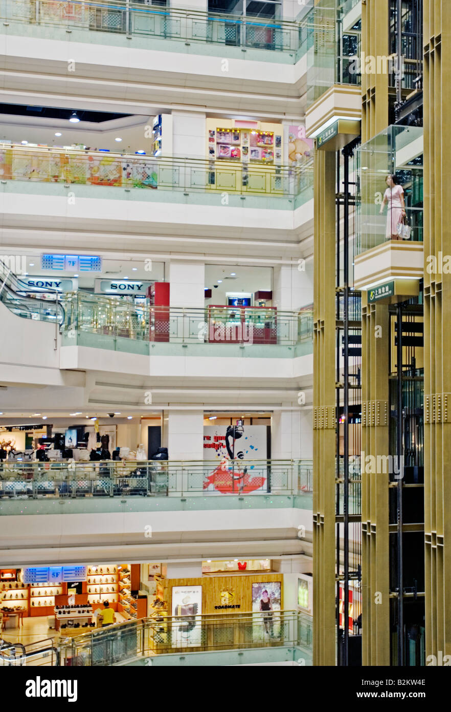 China, Shanghai, New World Mall innen, Nanjing Road Stockfoto