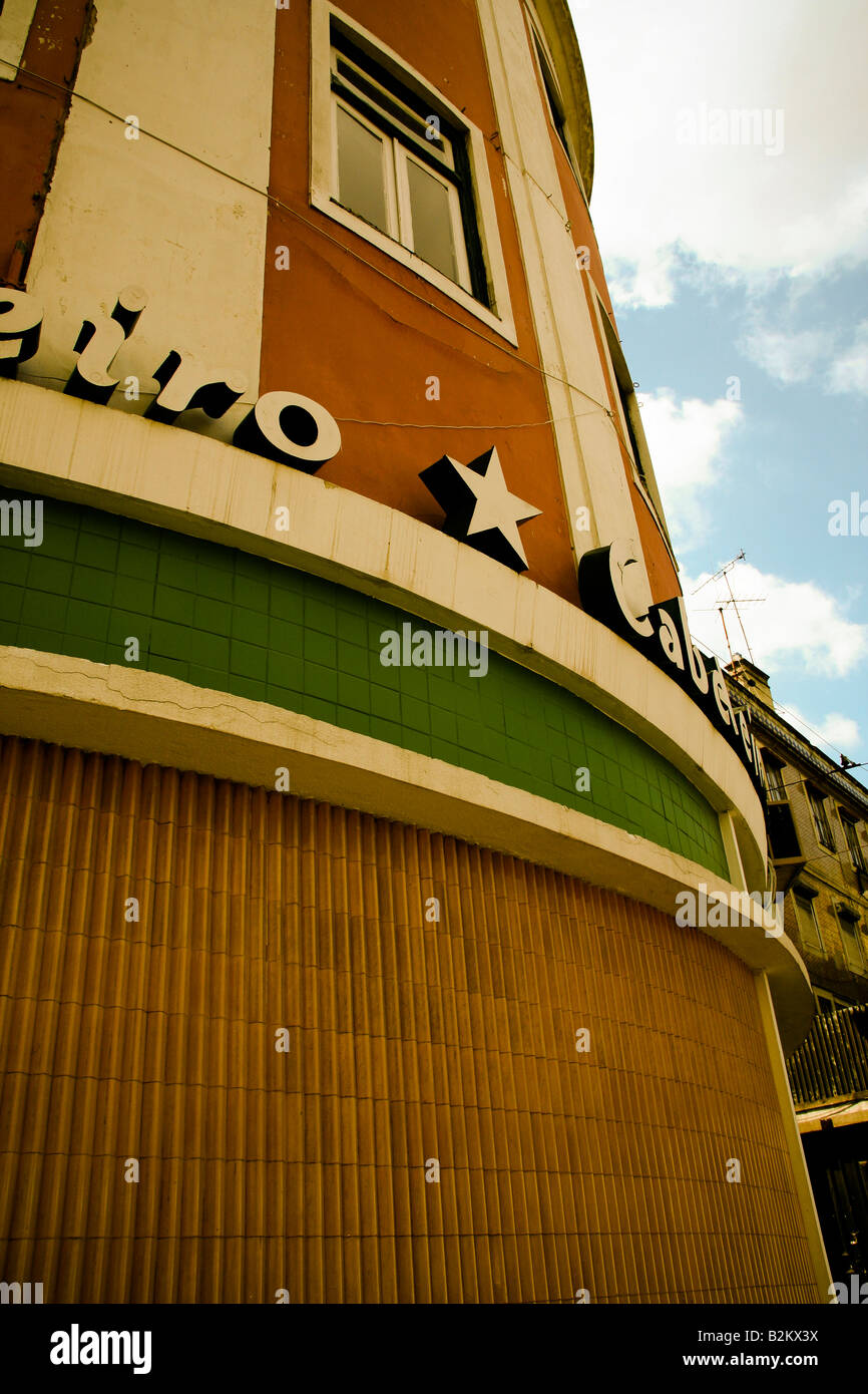 Balkons alten Shop-Fassade in Lissabon Stockfoto