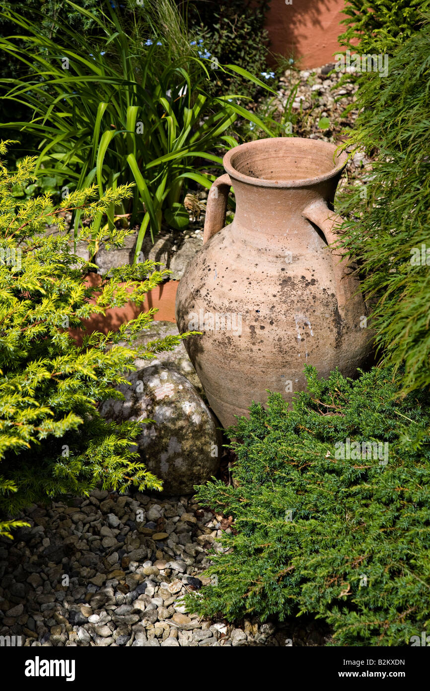 Topf als Gartenverzierung UK Stockfoto