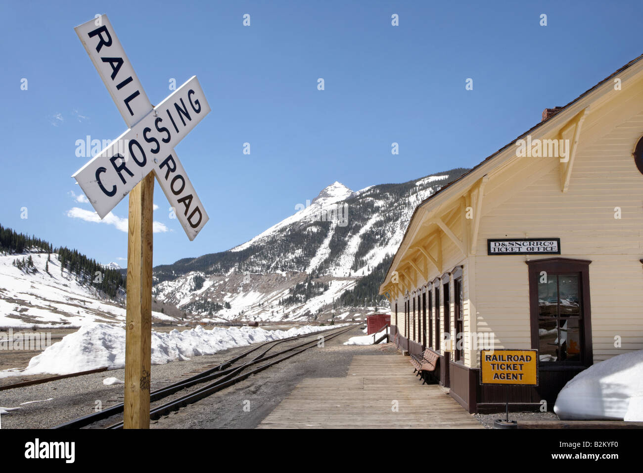 Bahnübergang Zeichen in Silverton Colorado USA Stockfoto