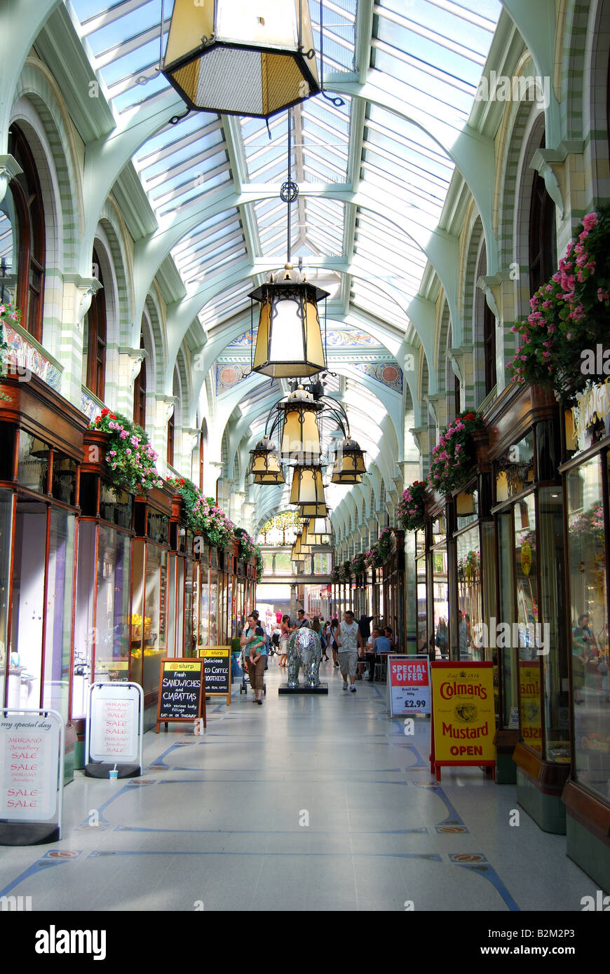 Royal Arcade Shopping Centre Interior, Norwich, Norfolk, England, Vereinigtes Königreich Stockfoto