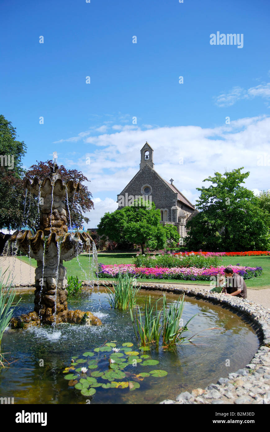 Springbrunnen und Teich, Forbury Gärten, Reading, Berkshire, England, Vereinigtes Königreich Stockfoto