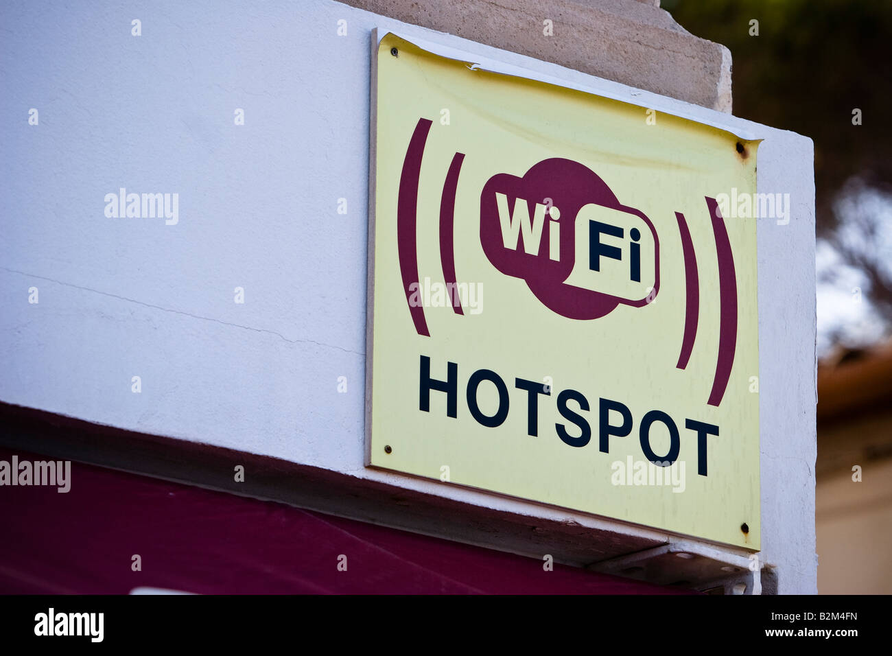 WiFi-Hotspot Schild vor einer Bar in Cala Ratjada, Mallorca, Spanien Stockfoto