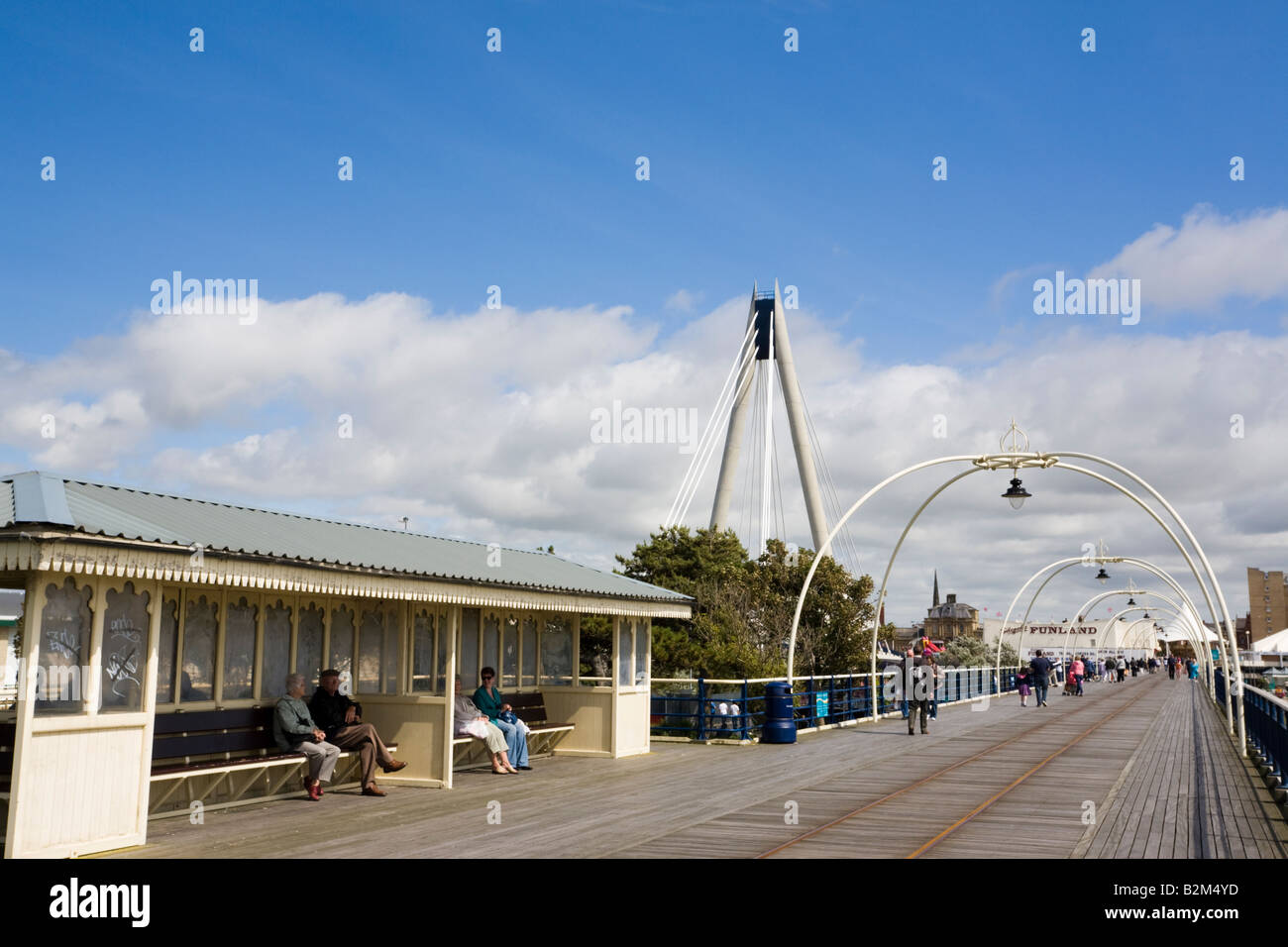 Southport Merseyside England UK Pier und Unterkunft im Seebad im Sommer Stockfoto