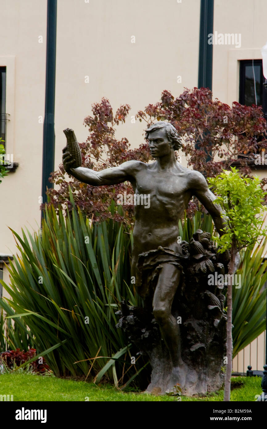 Denkmal der Mann und die landwirtschaftlichen Arbeiten, um die Produktion und die Fruchtbarkeit der mexikanischen Erde, Zapopan, Guadalajara, Mexiko Stockfoto