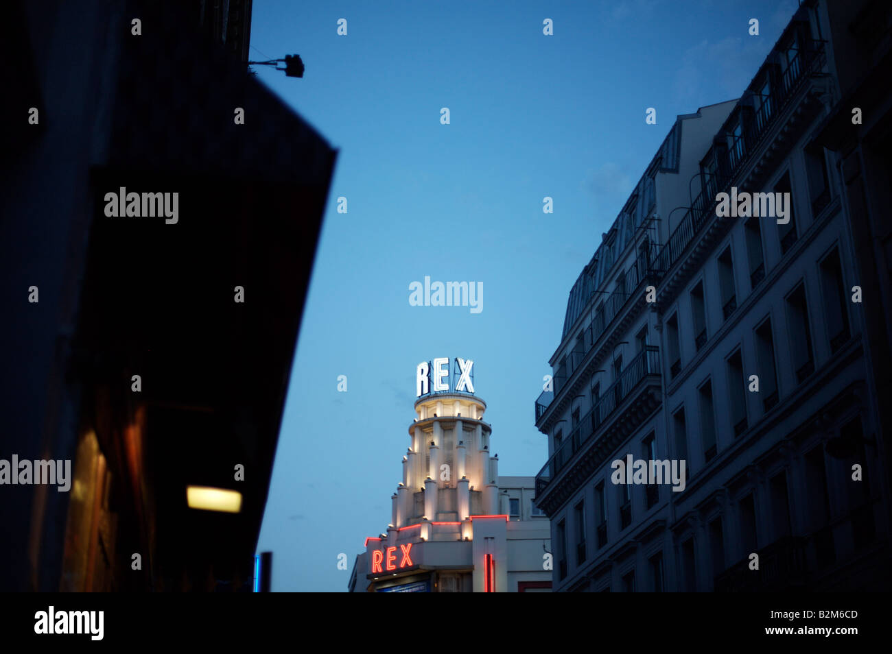 Rex Kino Paris Twilight Stockfoto