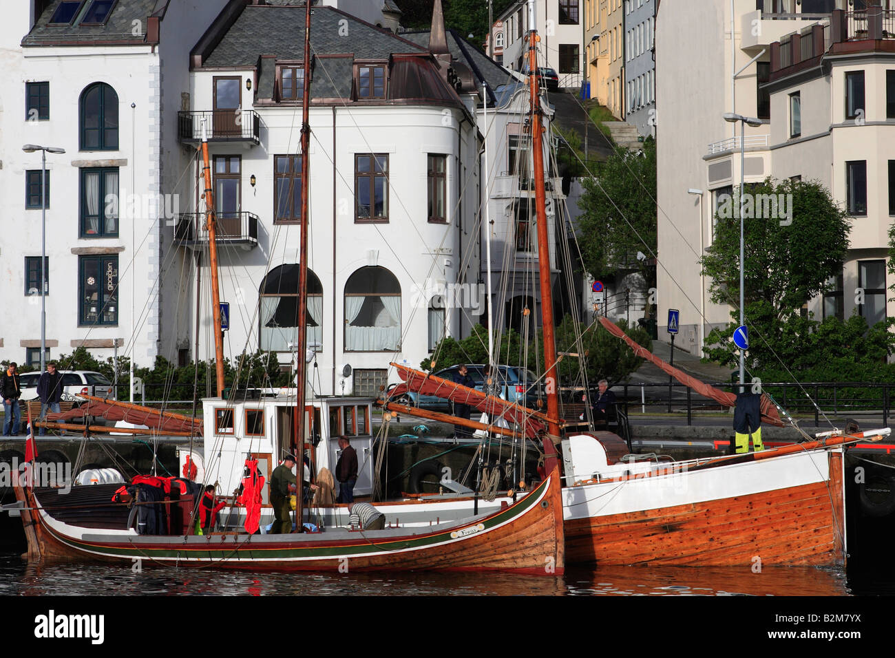 Norwegen Alesund Hafen traditionelle Boote Schiffe Stockfoto