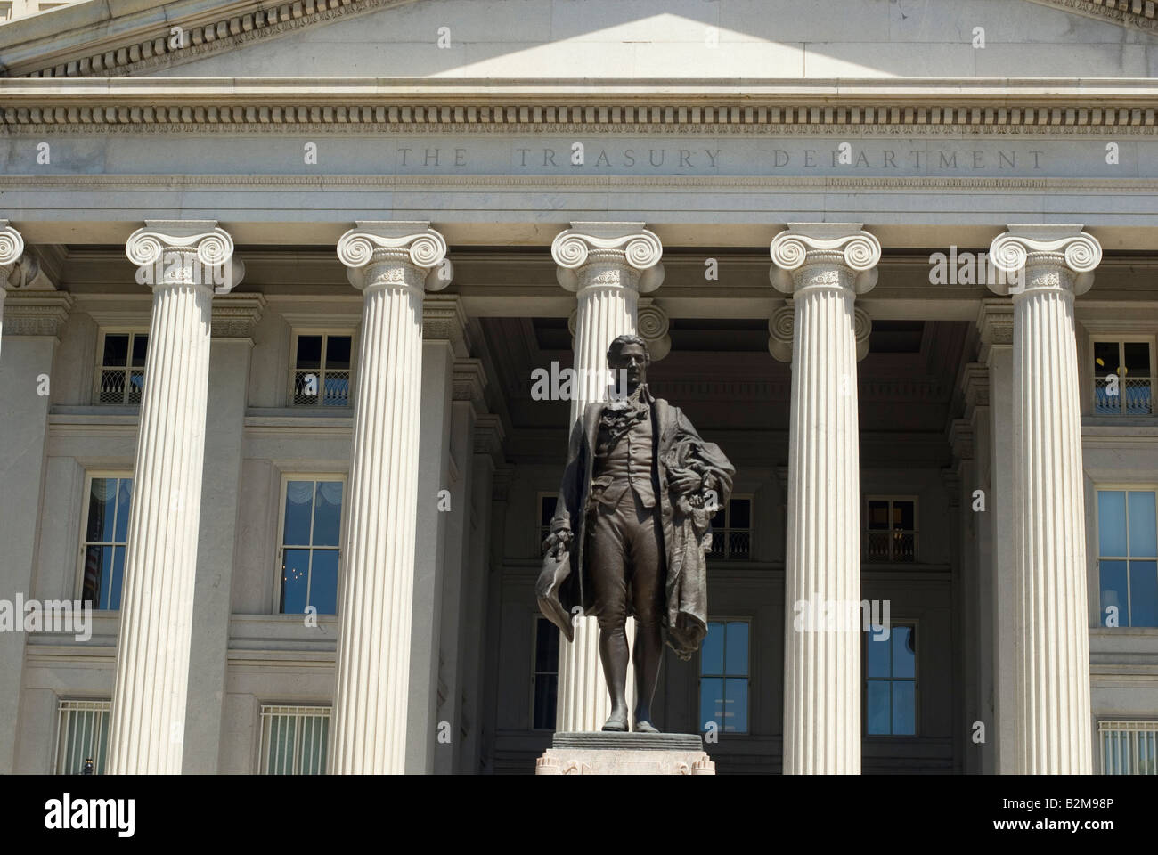 Statue von Alexander Hamilton First Secretary of the US Treasury vor dem Gebäude des US Treasury in Washington DC Stockfoto