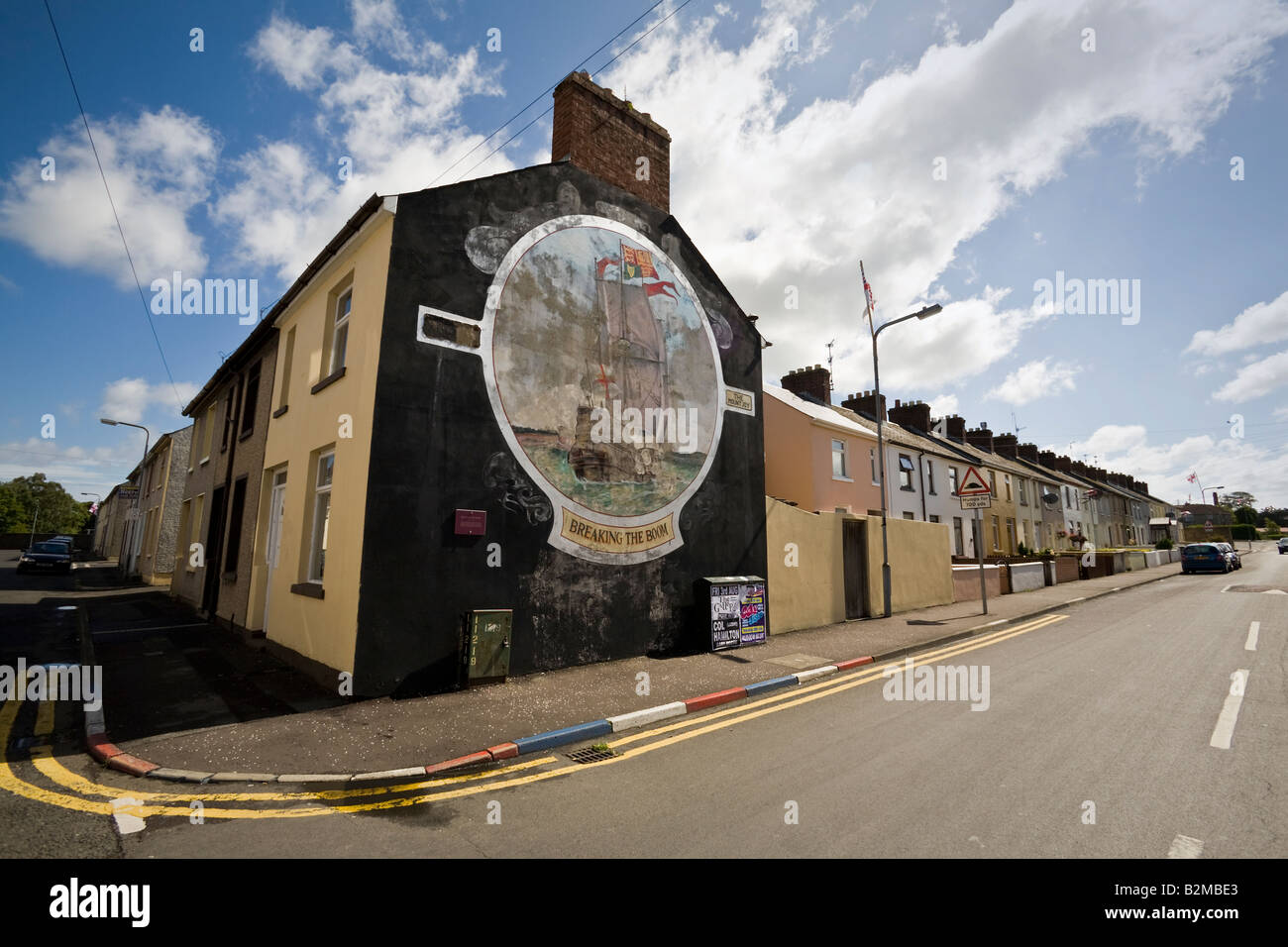 Loyalist Wandbild des Schiffes die Mountjoy Roulston Avenue, Bond Street, Waterside, Londonderry, Nordirland. Stockfoto