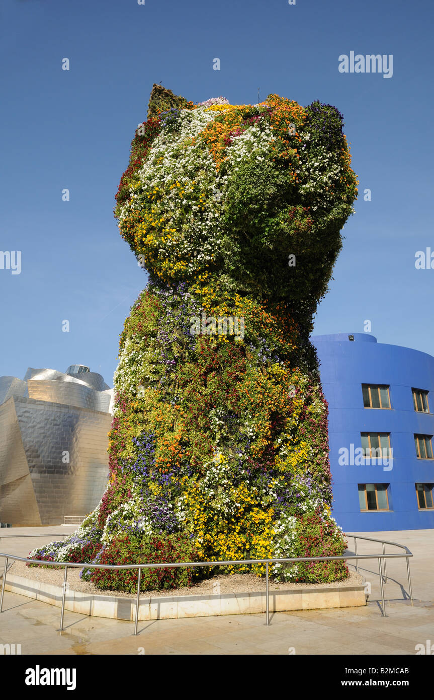 Blume Blumen Skulptur Puppy Hund von Jeff Koons vor dem Guggenheim-Museum Bilbao Spanien Stockfoto