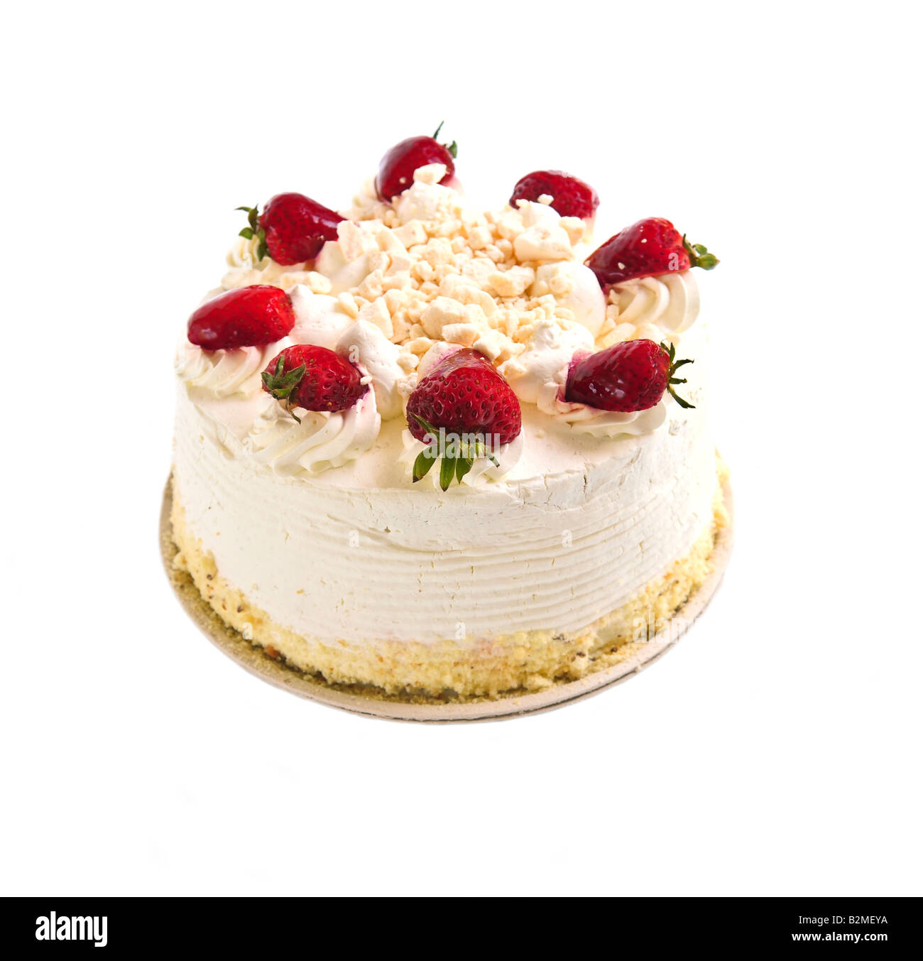 Erdbeer-Baiser-Kuchen isoliert auf weißem Hintergrund Stockfoto