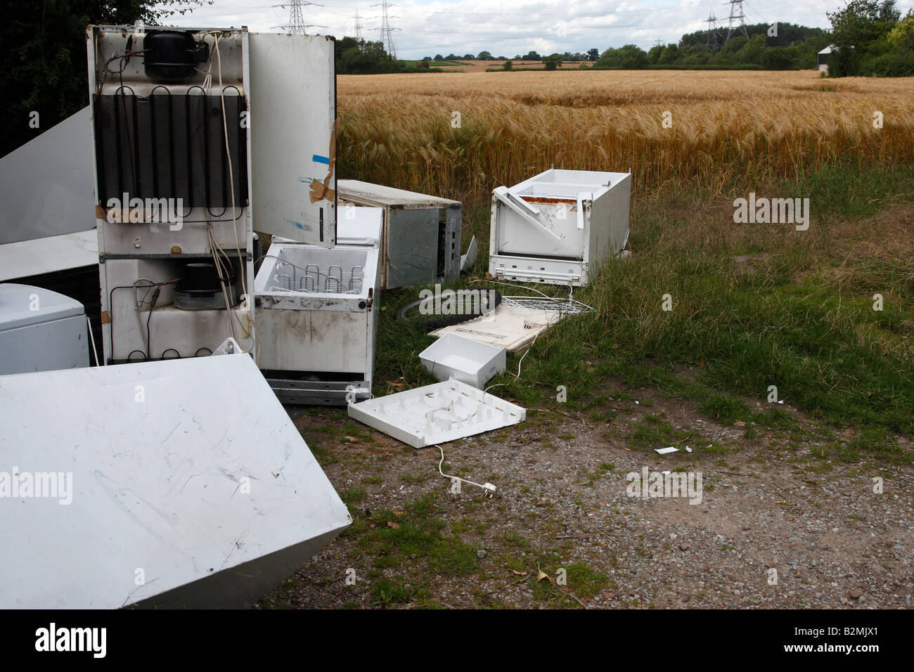 alte Kühlschränke geworfen auf dem Lande etwas außerhalb des Dorfes Trysull South Staffordshire England uk Stockfoto