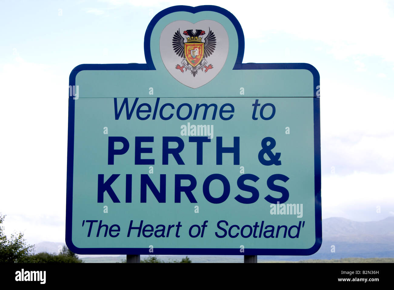 Straße Hinweisschild, willkommen nach Perth und Kinross, im Herzen von Schottland. Stockfoto