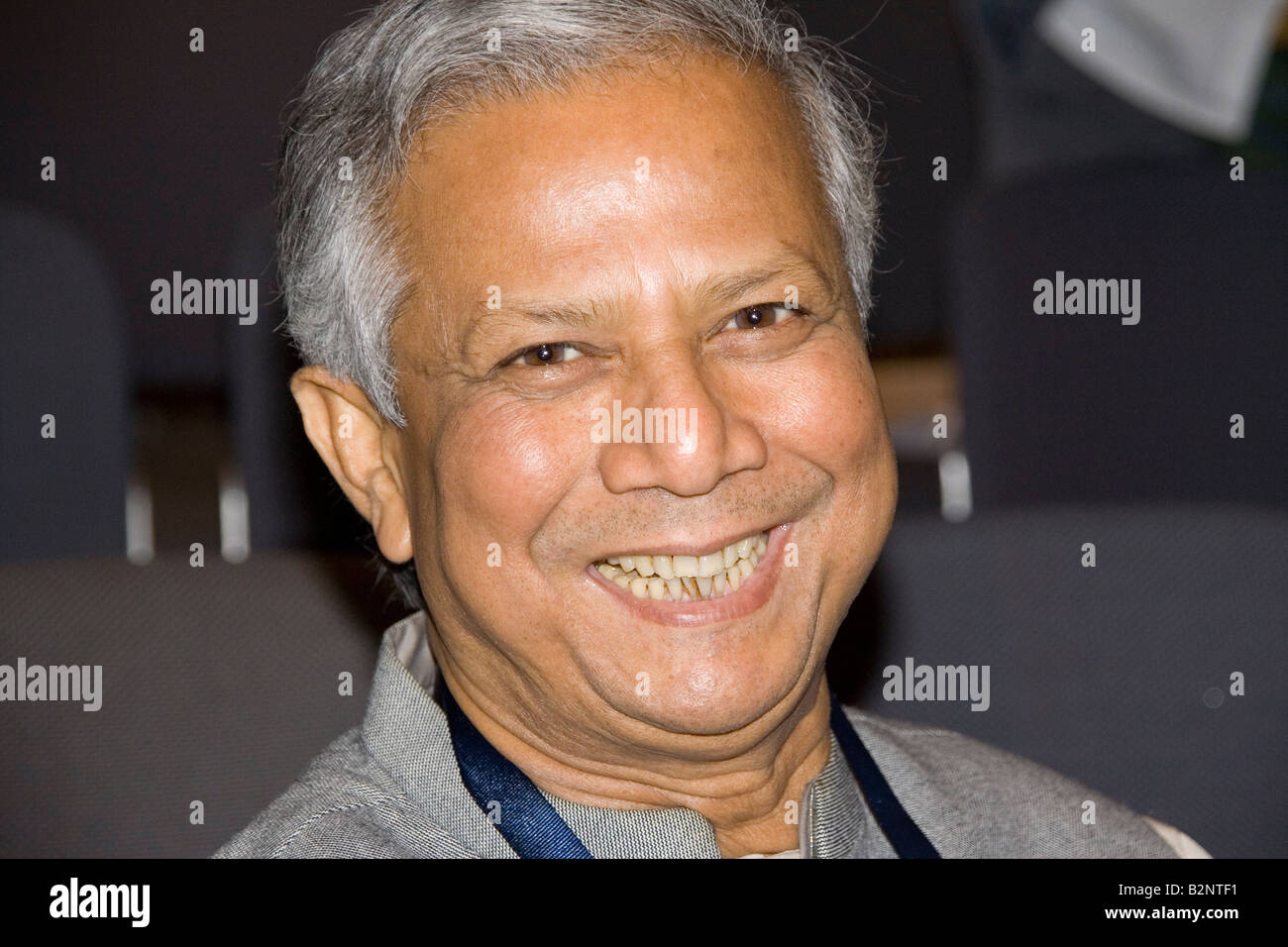 PHAL Nobel Laureate Peace Prize Gewinner 2006 Muhammad Yunus Hong Kong ITU Asien Telecom Grameen Bank Managing Director Mikro cred Stockfoto