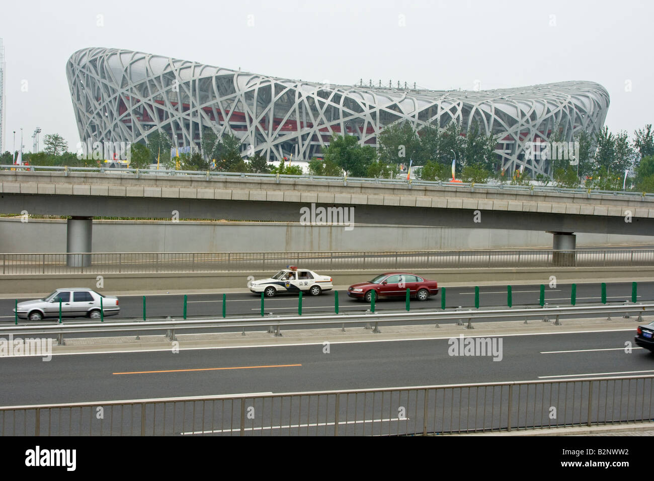 Nationalstadion Peking oder Vögel nisten und graue Himmel in Peking China Stockfoto